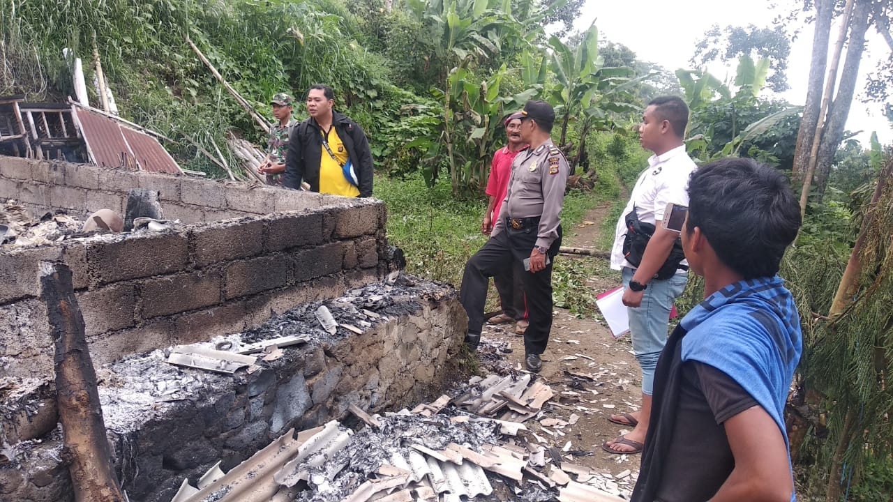 Dokumentasi dari - Ditinggal Gotong Royong Si Jago Merah Lalap Rumah Warga Pinggan  