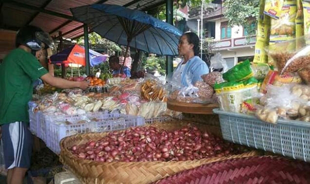 Dokumentasi dari - Relokasi Pedagang Pasar Tumpah Banyuasri Molor