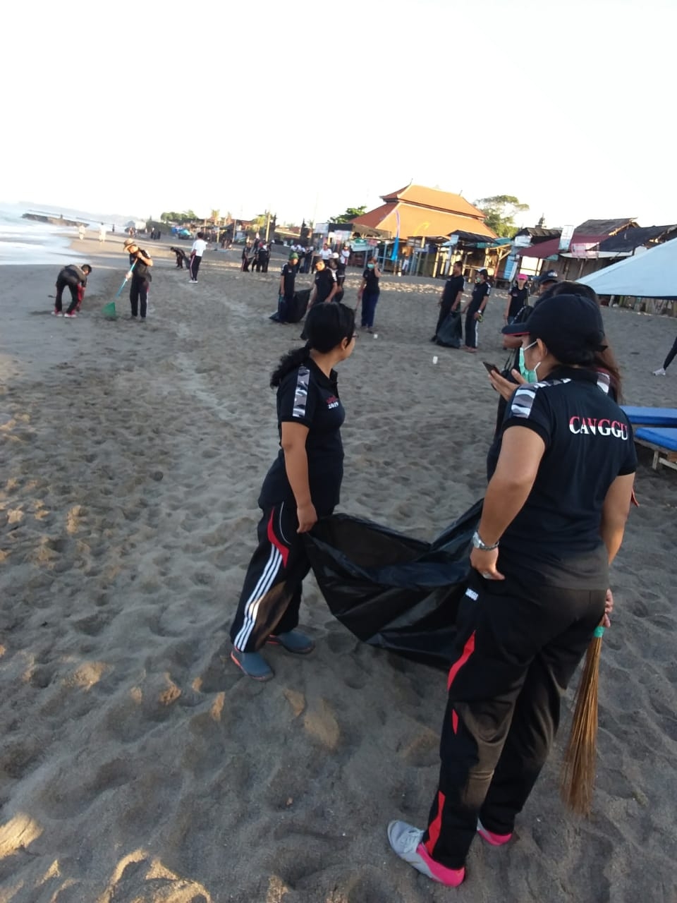 Dokumentasi dari - Bersih-bersih di Pantai, Bulan Bakti LPM Canggu