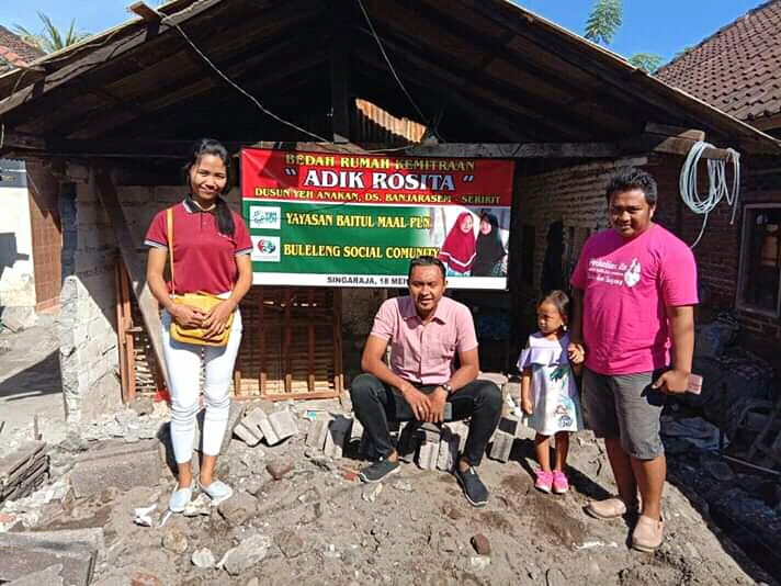 Dokumentasi dari - PLN Seririt dan Buleleng Sosial Comunity Serahkan Bantuan Bedah Rumah