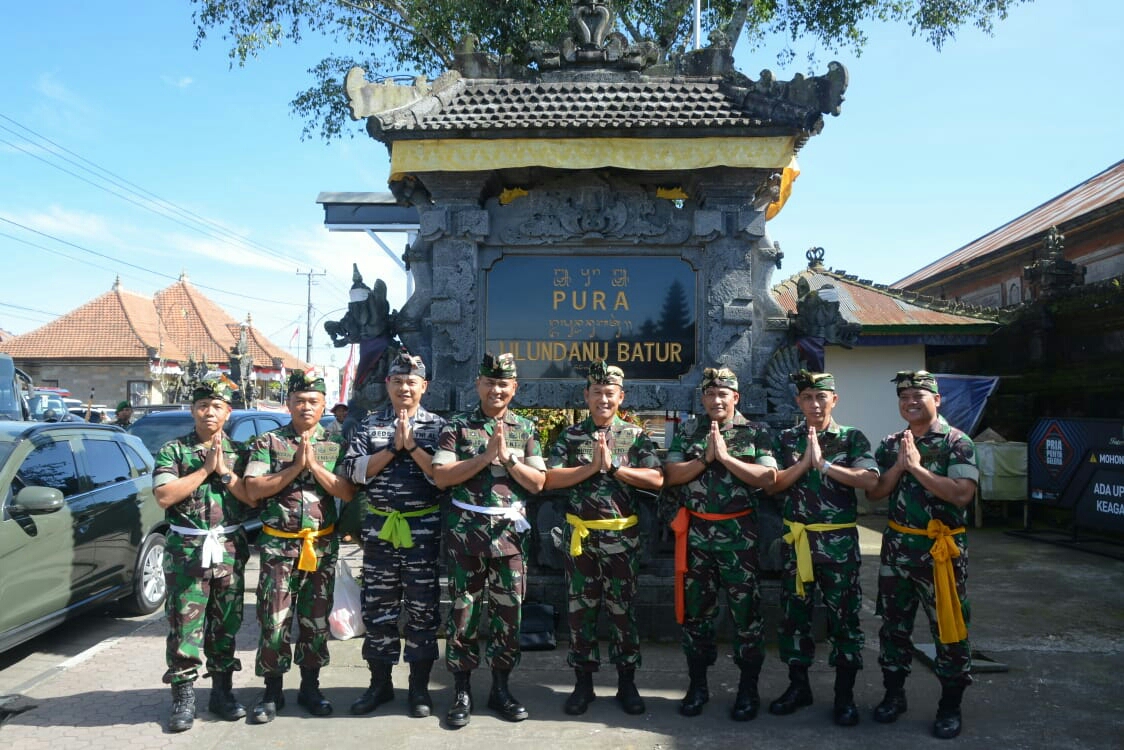 Dokumentasi dari - Tirtayatra Sebagai Upaya Pengendalian Diri dalam Pelaksanaan Tugas Kodam Udayana.