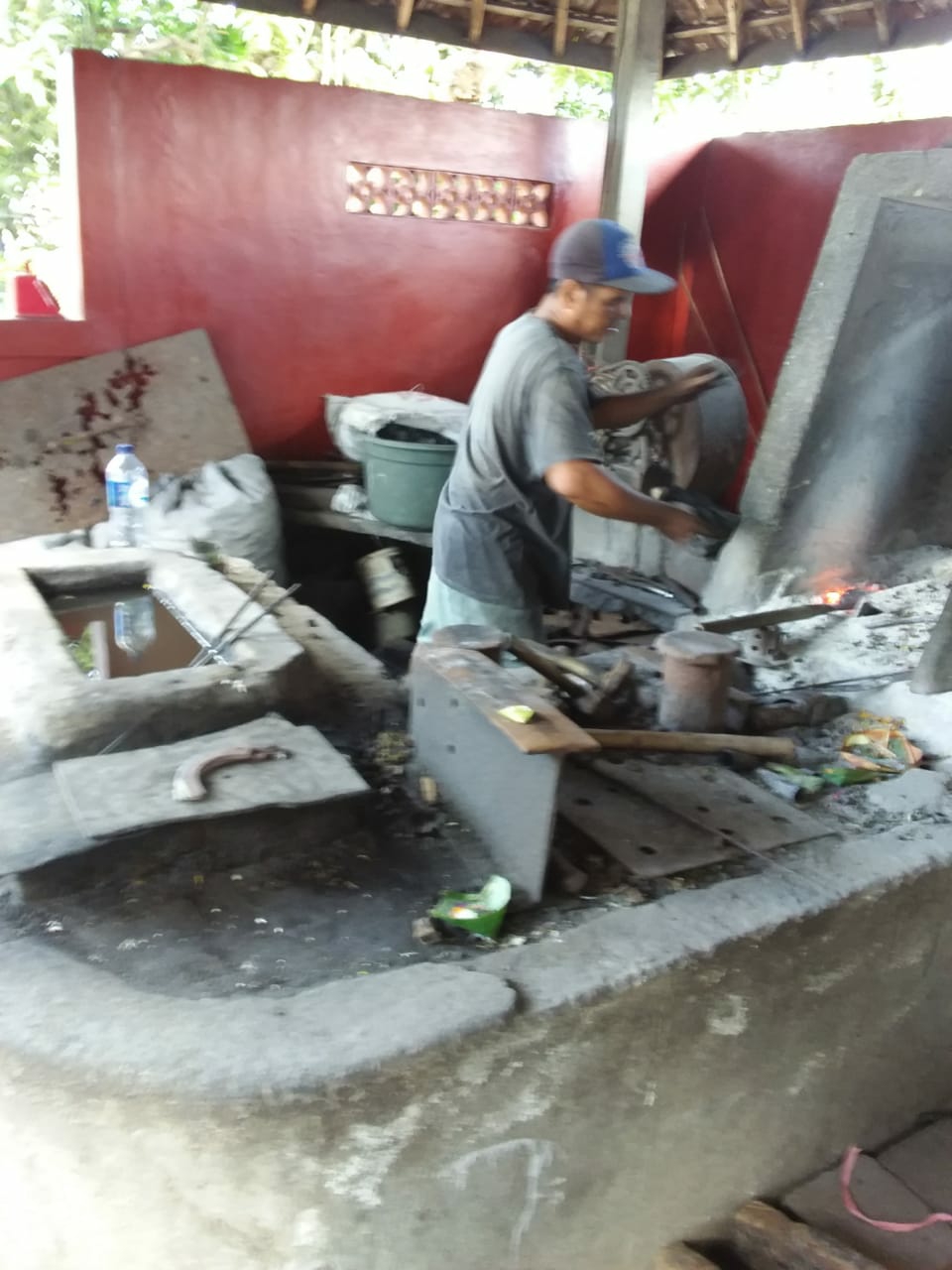 Dokumentasi dari - Perajin Pande Besi, Tetap Eksis Ditengah Kehidupan Modern