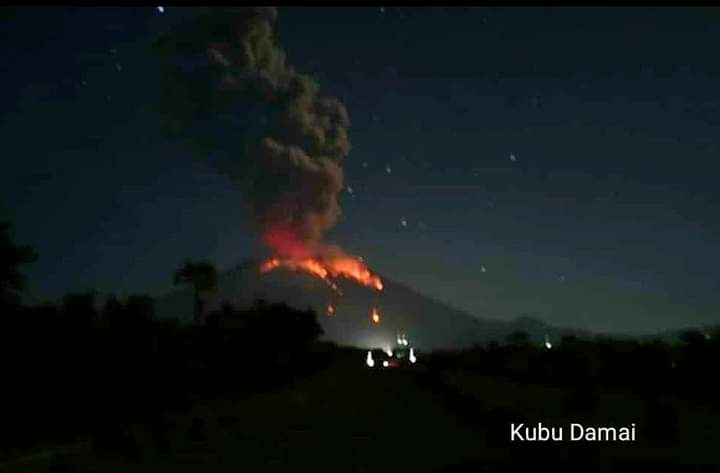 Dokumentasi dari - Pasca Erupsi Gunung Agung Terpapar Hujan Abu