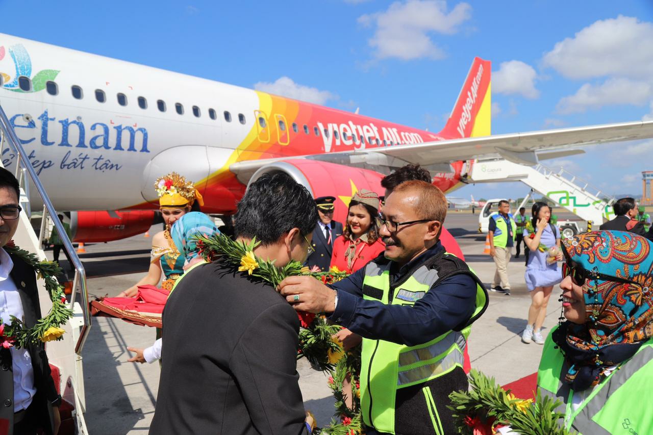 Dokumentasi dari - Penerbangan Perdana Maskapai Asal Vietnam, VietJet Air, dengan Rute Ho Chi Minh City – Bali