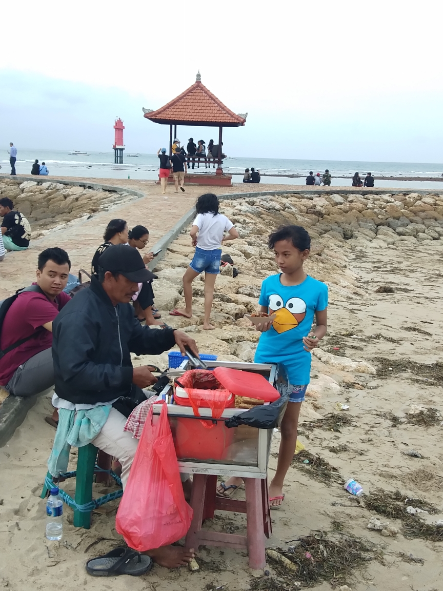 Dokumentasi dari - Sepi, Lokasi Wisata Pantai Sanur pada H-2 Musim Mudik Lebaran 2019