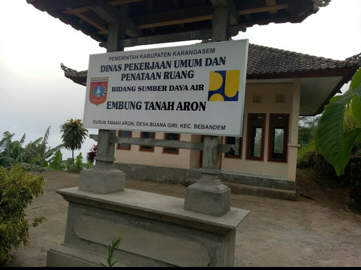Dokumentasi dari - Warga Karangasem Konsumsi Air Embung Tercemar Abu Vulkanik Gunung Agung