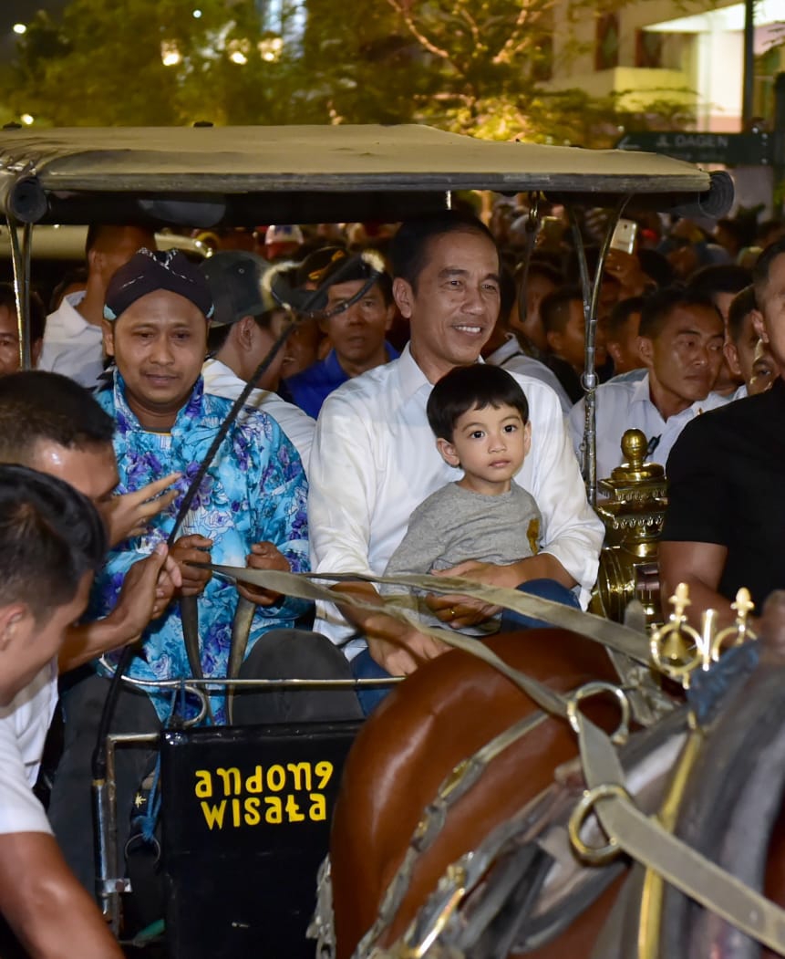 Dokumentasi dari - Turis Antusias ke Malioboro Saat Presiden Ajak Jan Ethes Naik Andong di Objek Wisata Yogyakarta