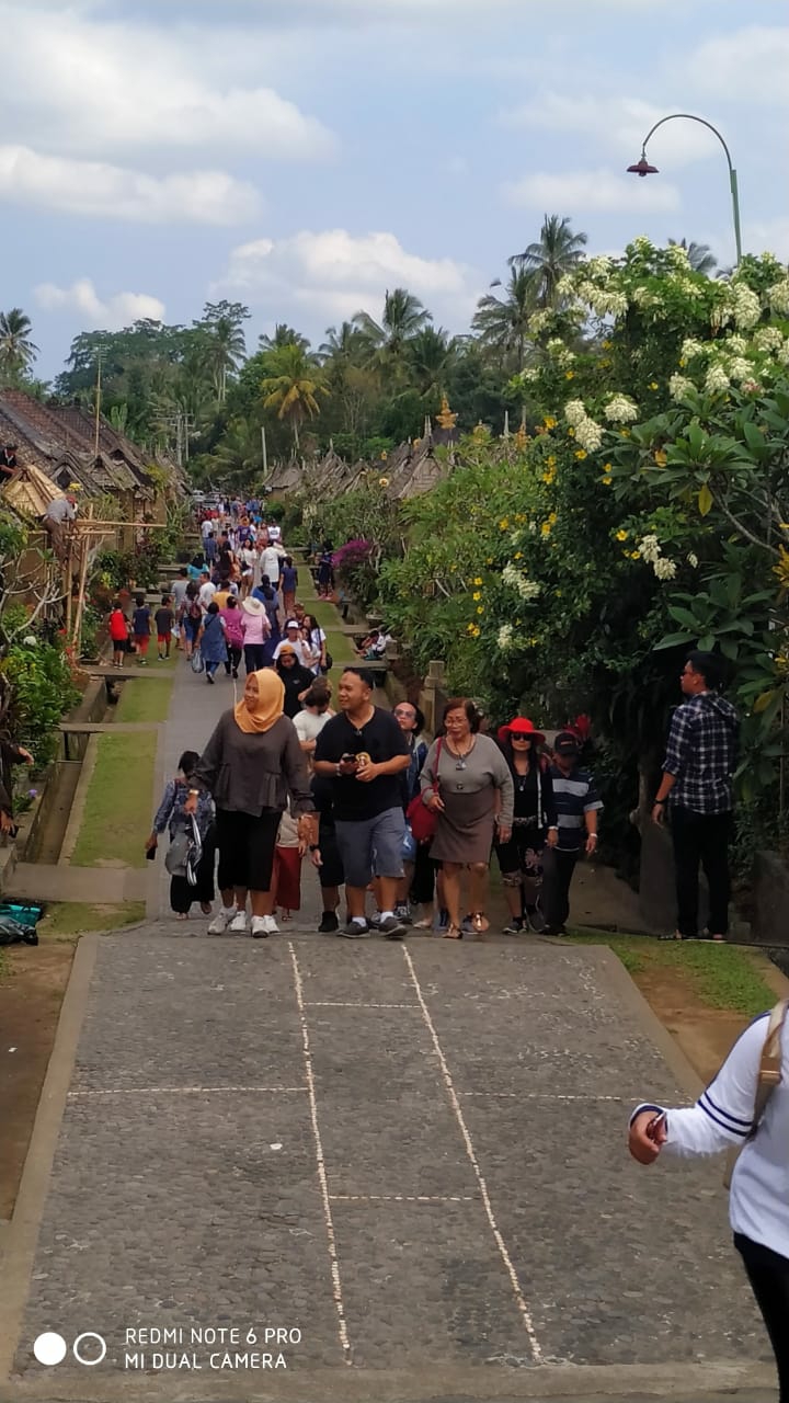 Dokumentasi dari - Wisdom Mendominasi Kunjungan ke Objek Wisata Penglipuran dan Kintamani Bangli 