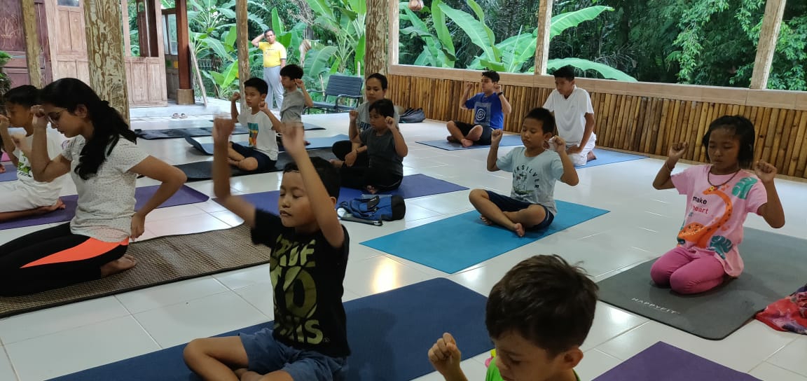Dokumentasi dari - Yoga Art Excel Kembalikan Nilai Kemanusiaan Anak di Niki Yogalaya Ashram