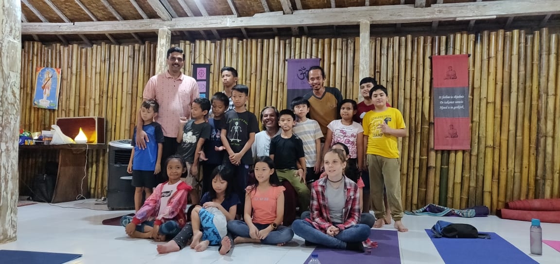 Dokumentasi dari - Yoga Art Excel—Restores Humanitarian Value of Children at Niki Yogalaya Ashram