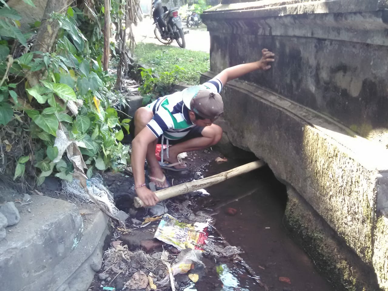 Dokumentasi dari - Petani Desa Abang Ngomel Terkait Saluran Irigasi Mampet