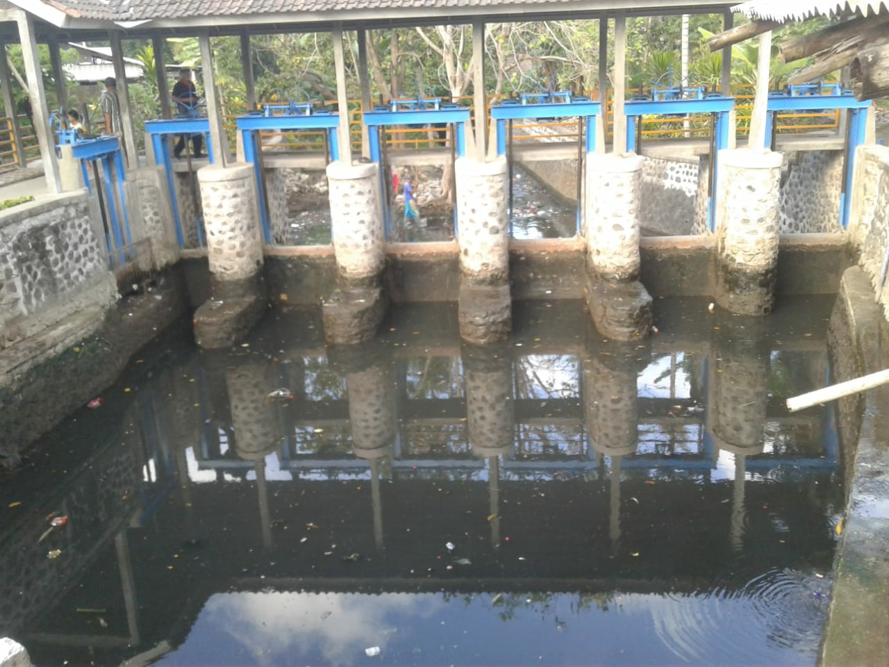 Dokumentasi dari - Setelah Dikritisi Pemkab Merespon Masalah Sampah Sungai Bangbang Karangasem