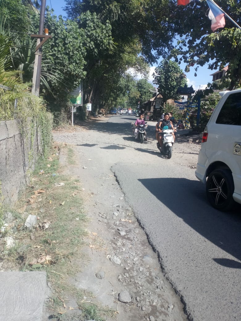 Dokumentasi dari - Jalan Kawasan Wisata Amed Rusak Parah
