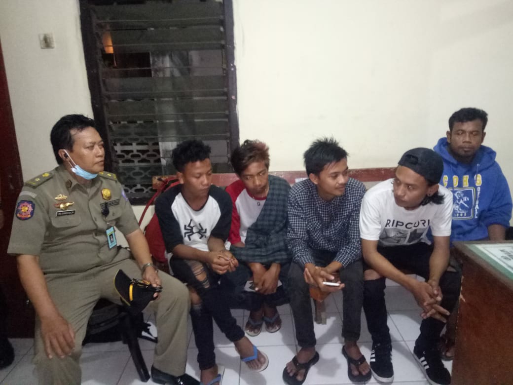 Dokumentasi dari - Gandeng Desa Adat, Tim Gabungan Satpol PP Pulangkan Pendatang Liar ke NTB