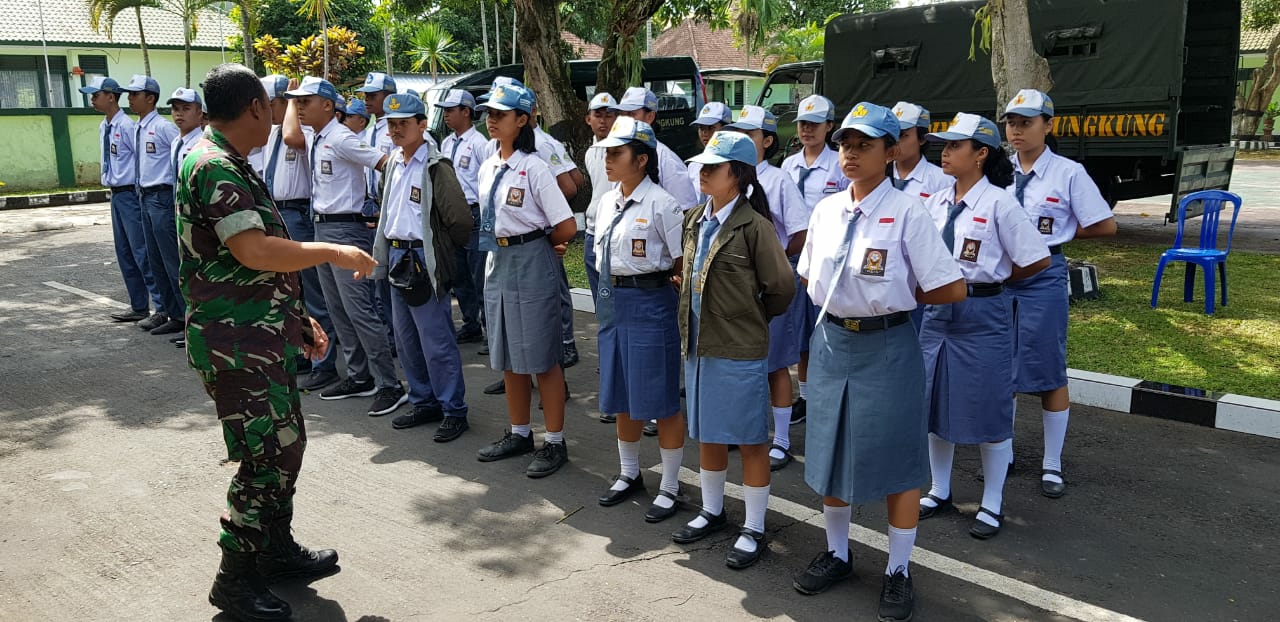 Dokumentasi dari - Kasdim Klungkung Lepas Siswa-Siswi Peserta Pelatihan Kader Bela Negara