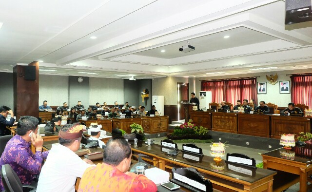 Dokumentasi dari - Rapat Tim Anggaran Memanas, PAD Kabupaten Karangasem Berkurang