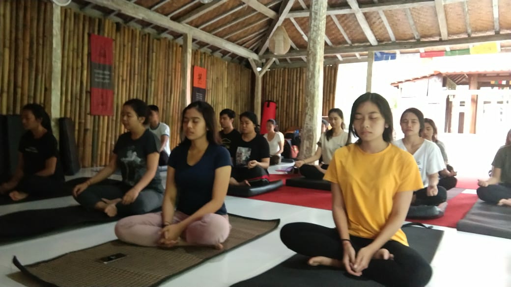Dokumentasi dari - Buka Peluang Kerja, Kedokteran FKIK Unwar Dalami Yoga Kesehatan