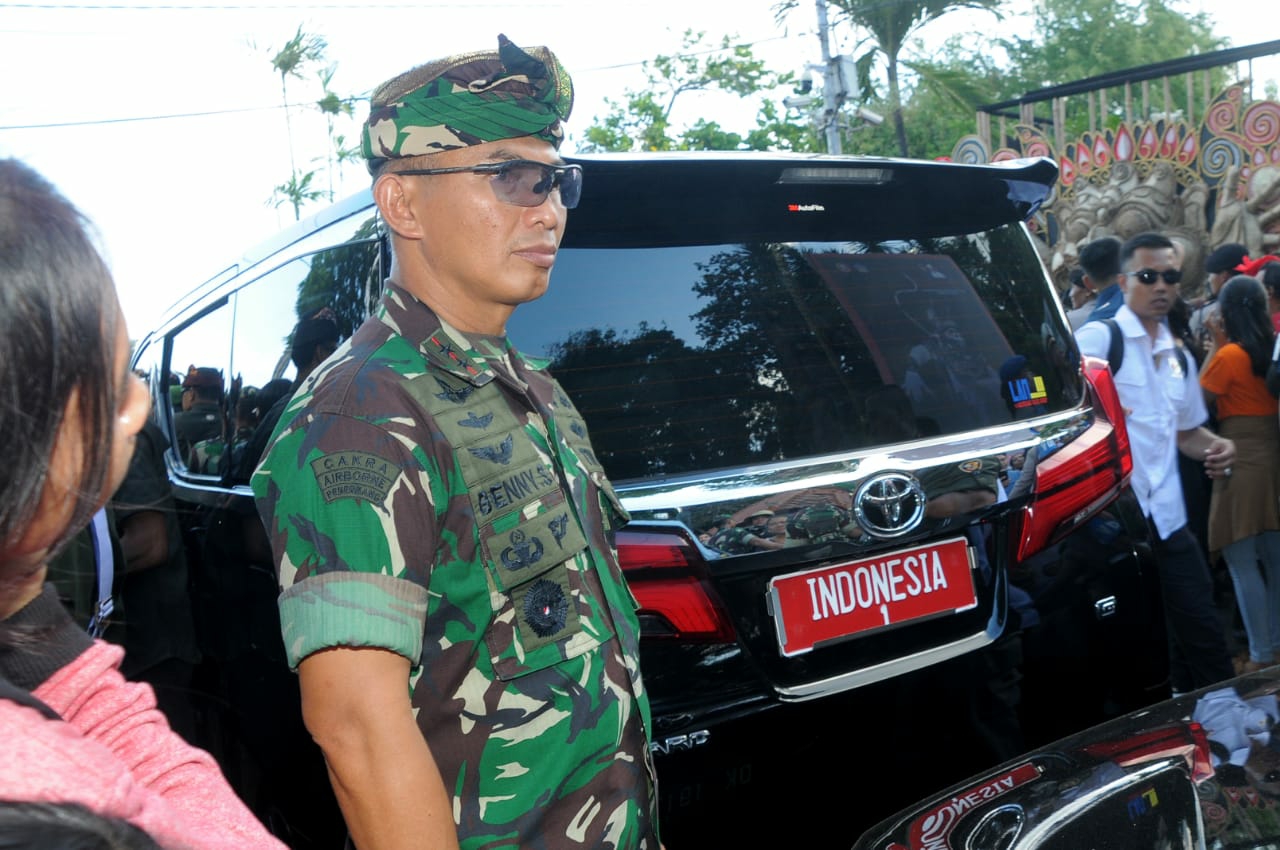 Dokumentasi dari - Pangdam IX/Udayana Pantau Pengamanan Pembukaan Festival PKB ke-41.