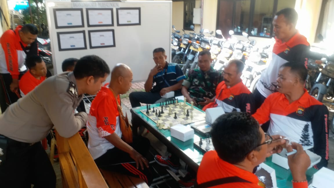 Dokumentasi dari - Kodim Klungkung Ikuti Pertandingan Catur Polres Setempat