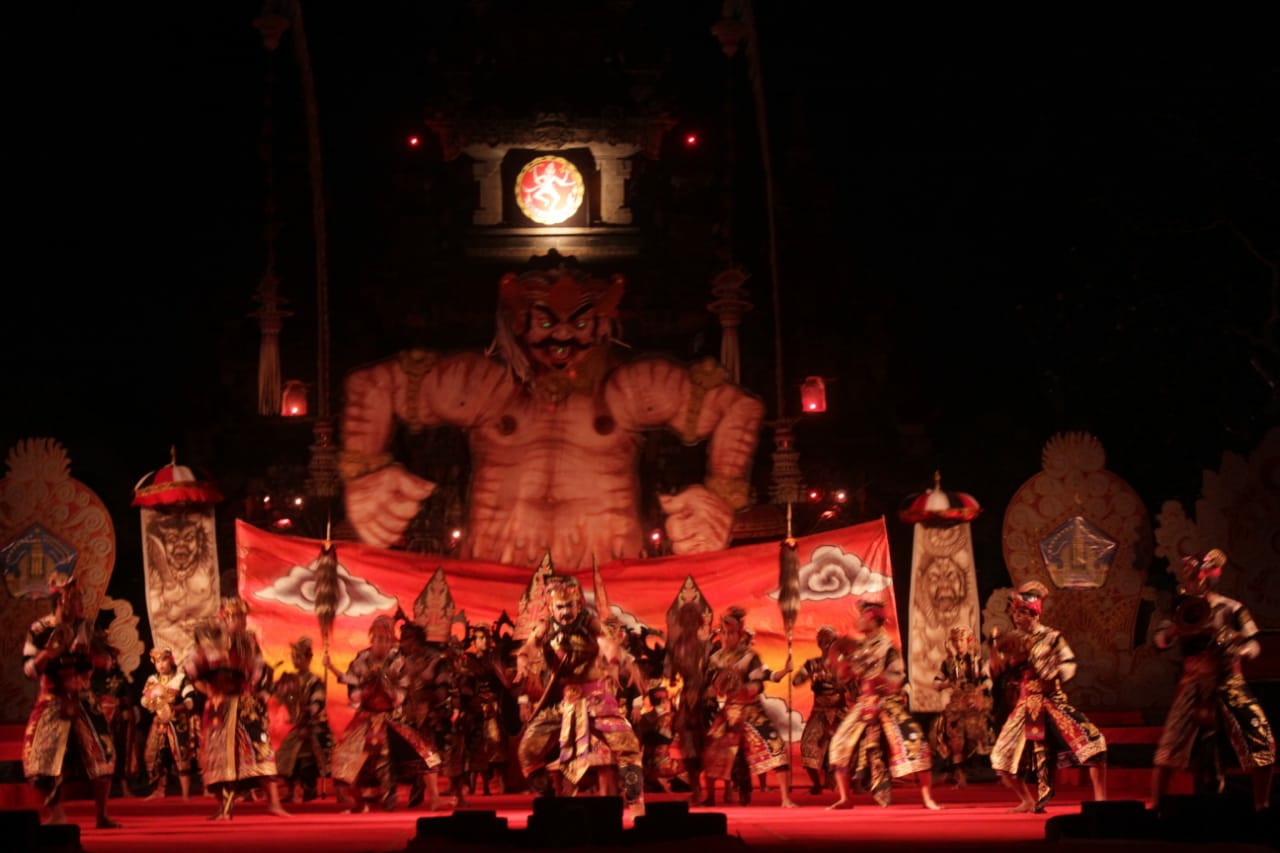Dokumentasi dari - Parade Balaganjur Wakil Gianyar di PKB XLI “Angkus Prana” Gemuruhkan Ardha Candra