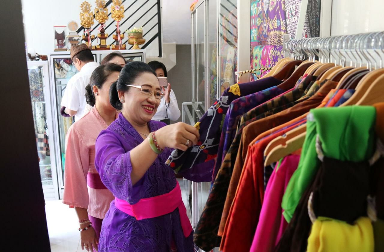 Dokumentasi dari - Pengusaha Sulitan Dapatkan Benang, Bahan Baku Endek Memenuhi Pesanan Konsumen