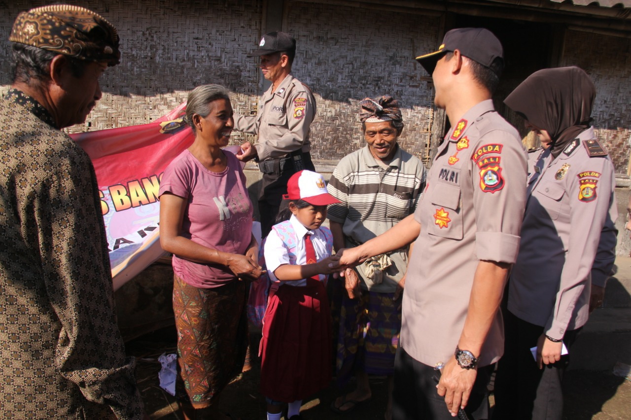 Dokumentasi dari - Kapolres Bangli Ingin Lihat Kehidupan Masyarakat Kurang Mampu Sehari-hari