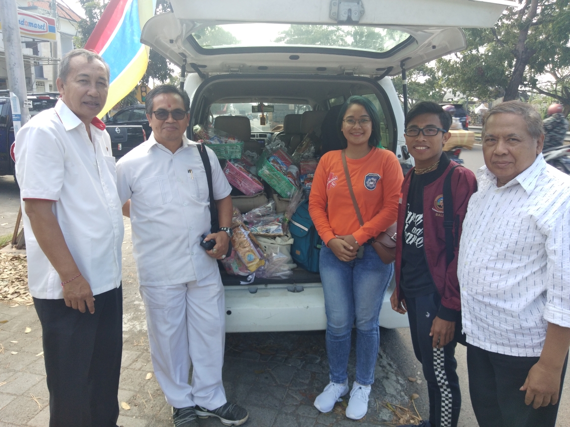 Dokumentasi dari - Bulan Pancasila Atnews Gelar Baksos di Tugu Pahlawan Tanah Aron