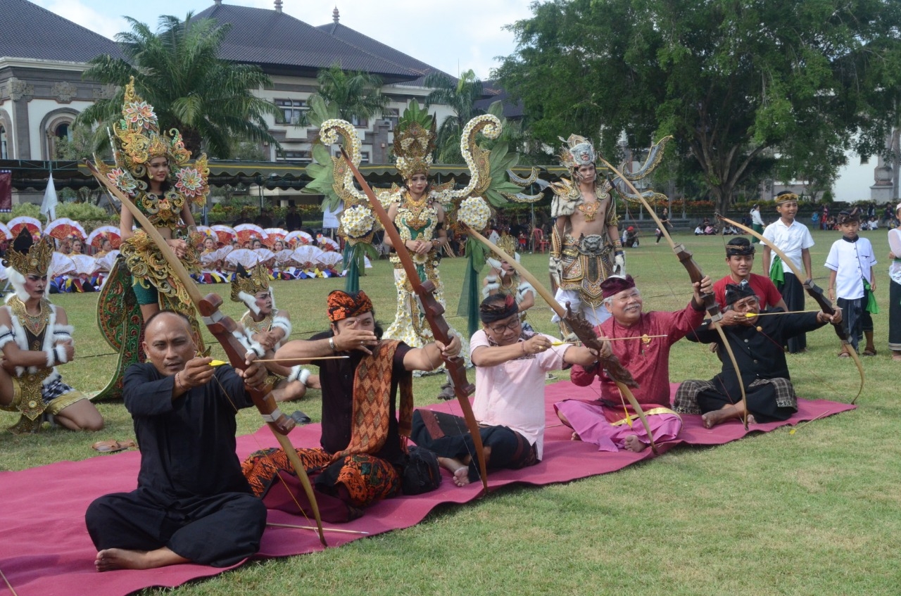 Dokumentasi dari - Wabup Suiasa Buka Lomba Panahan Tradisional