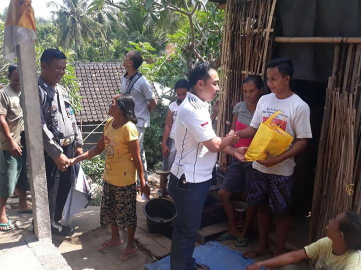 Dokumentasi dari - Agenda Hari  Bhayangkara ke-73, Bharaduta Buleleng Berbagi Bantuan.