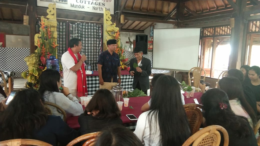 Dokumentasi dari - Balian Perkenalkan Pengobatan Usada dan Ayurveda kepada Mahasiswa Kedokteran Unwar