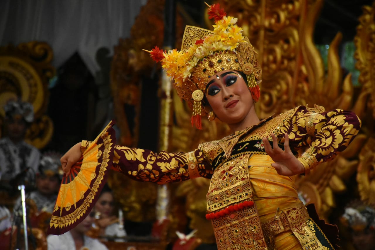 Dokumentasi dari - Sekaa Gong Dharma Kerthi  Kota Denpasar Pukau Penonton PKB XLI