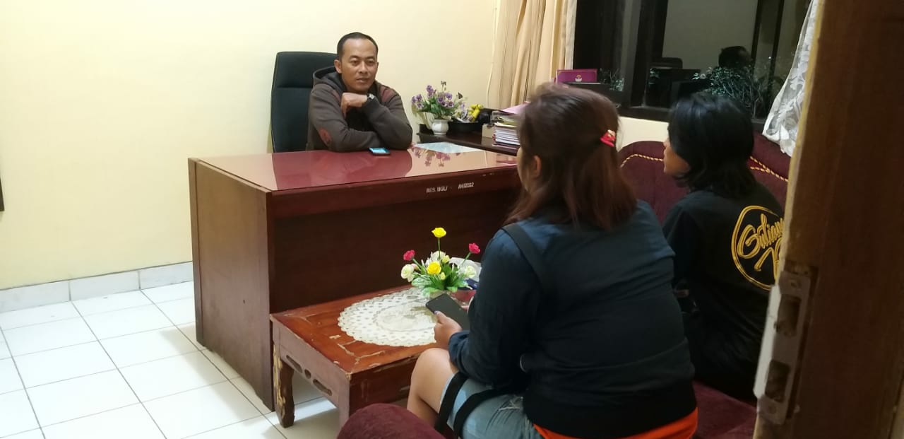 Dokumentasi dari - Dua Pasangan Selingkuh Terjaring  dan Digiring ke Kantor Polisi