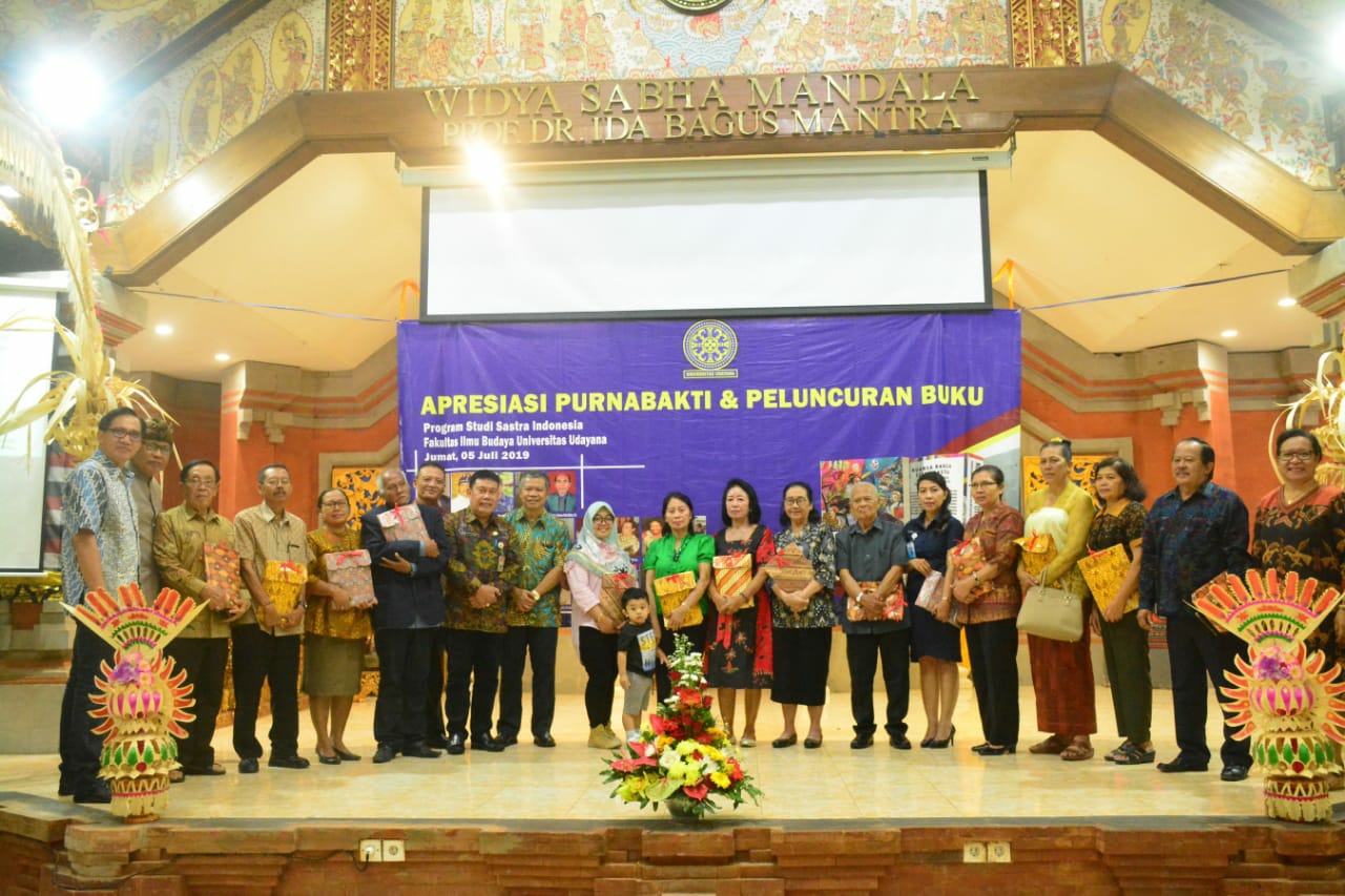 Dokumentasi dari - Sejumlah Dosen Purnabakti Tulis Buku Nuansa Bahasa Citra Sastra Universitas Udayana