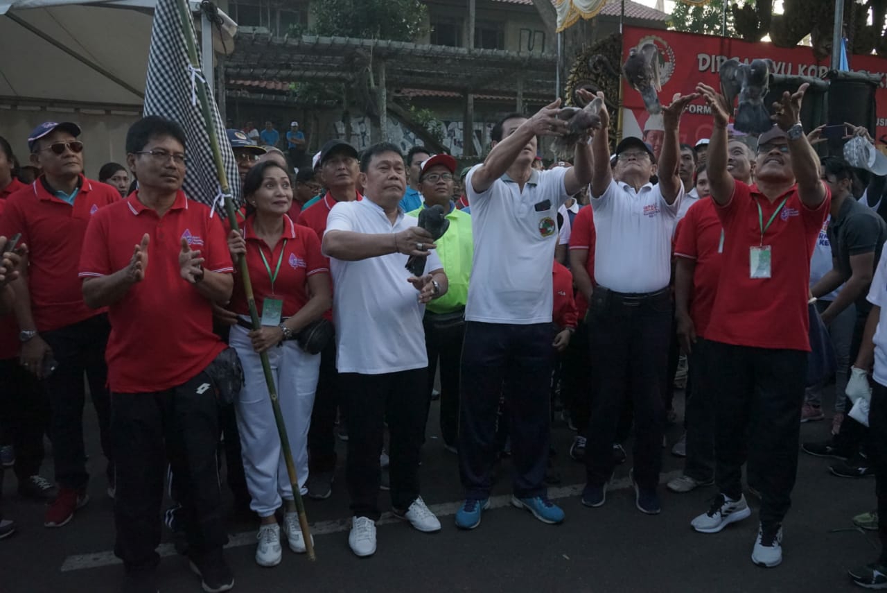 Dokumentasi dari - Jalan Santai Harkop ke-72 di Kota Denpasar Diikuti 10 Ribu Peserta