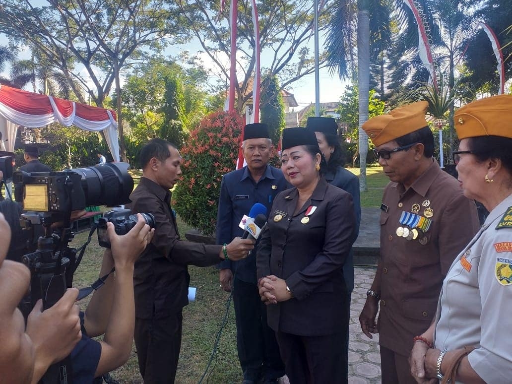 Dokumentasi dari - Bupati Mas Sumatri Peringati Peristiwa Perang Besar Tanah Aron di Tugu Pahlawan Ciung Wanara Amlapura