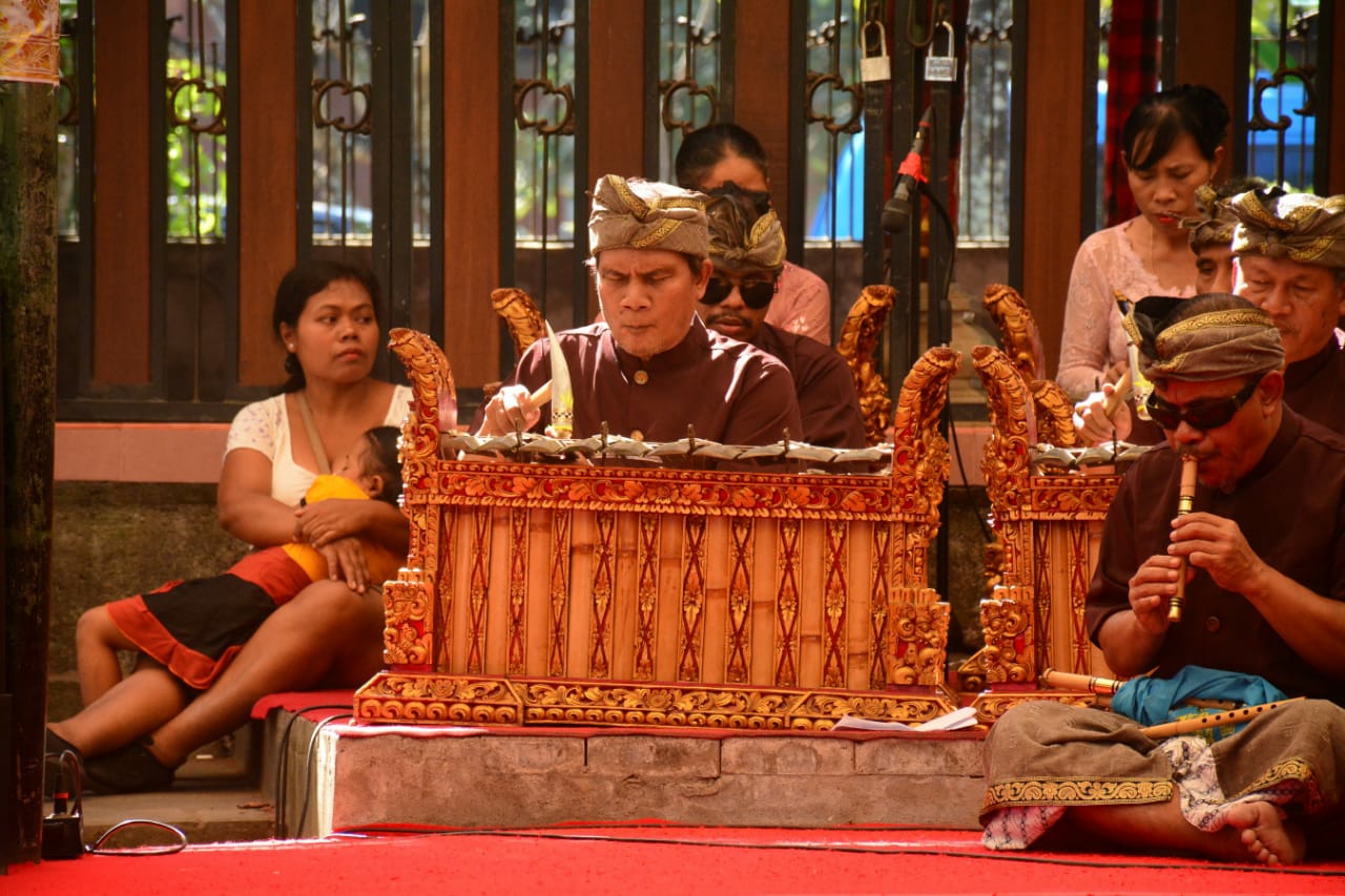Dokumentasi dari - Penabuh Difabel Sanggar Rwa Bineda Kota Denpasar tampil di PKB 2019