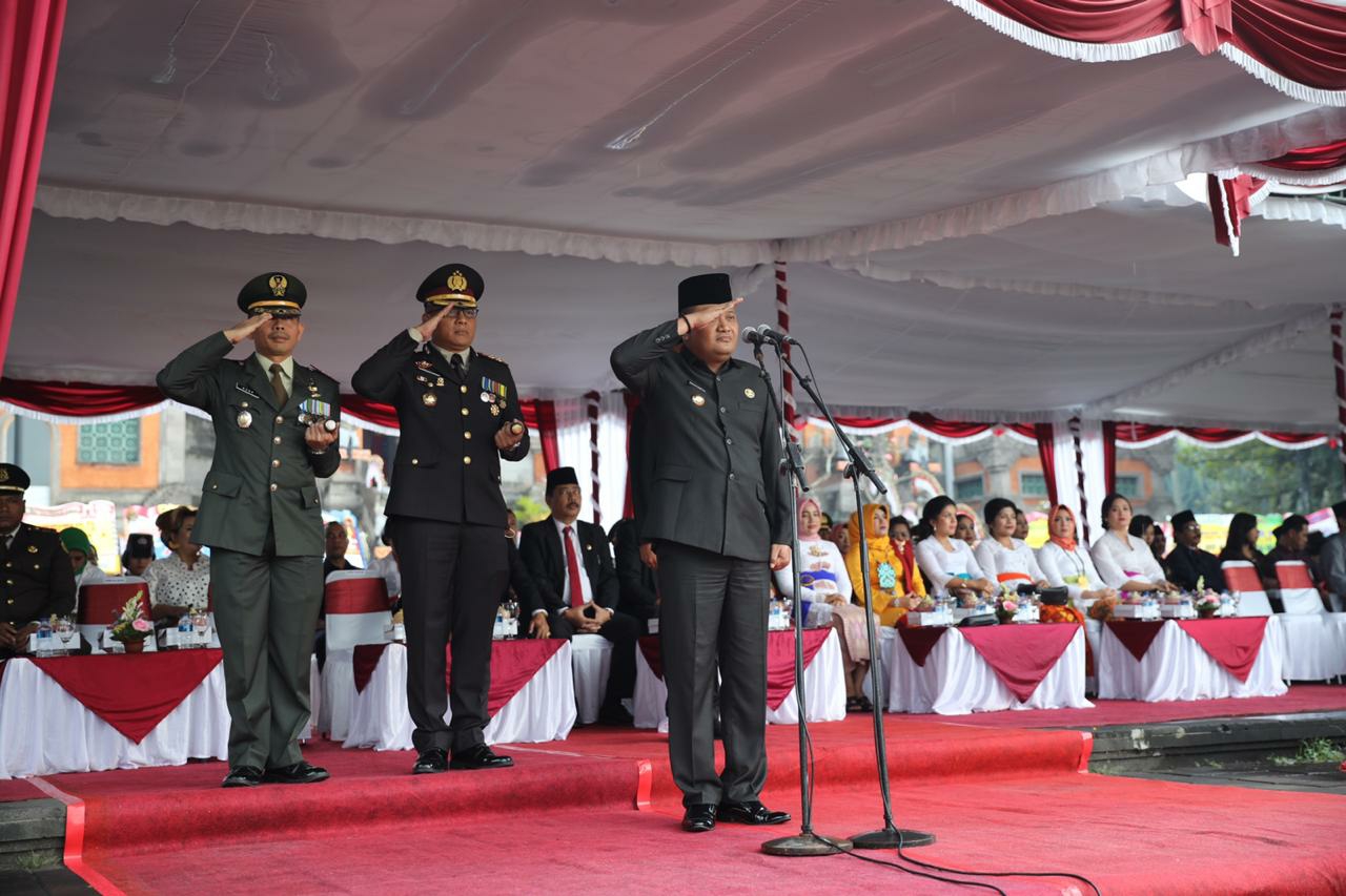 Dokumentasi dari - Bupati  Mahayastra Pimpin Apel Peringatan Hari Bhayangkara ke-73 di Gianyar