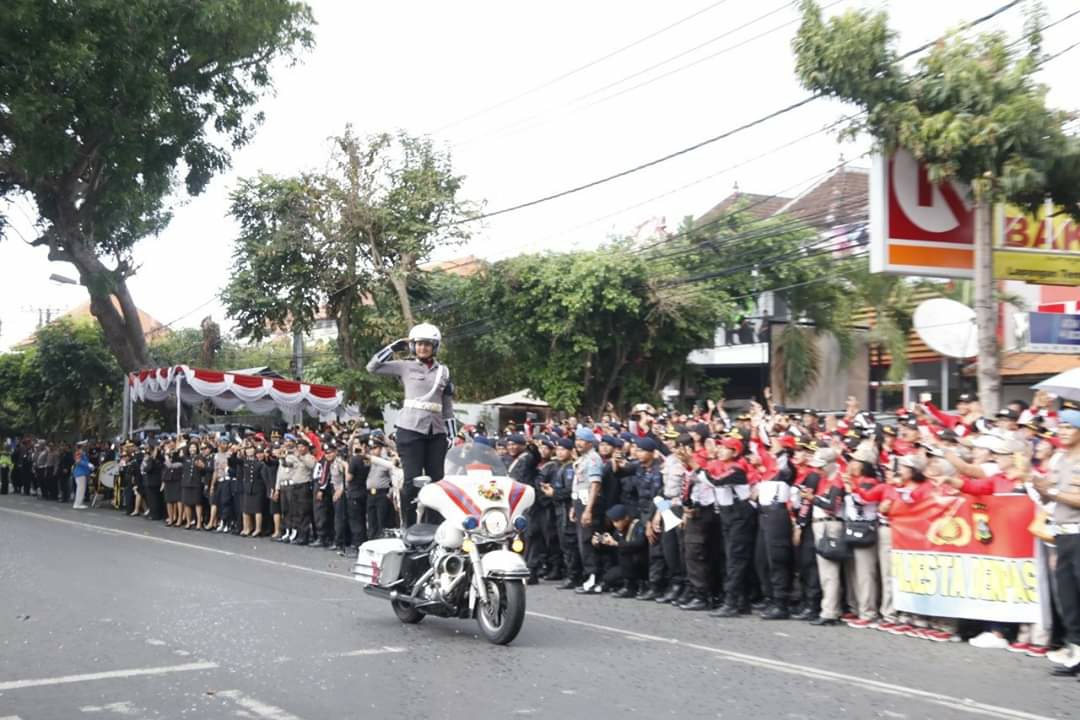 Dokumentasi dari - Meriahkan Hari Bhayangkara ke-73, Polda Bali Laksanakan Lomba Defile