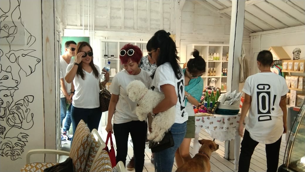 Dokumentasi dari - Dog Grocer Cafe Tempat Nongkrong Sama Anjing Pertama di Bali