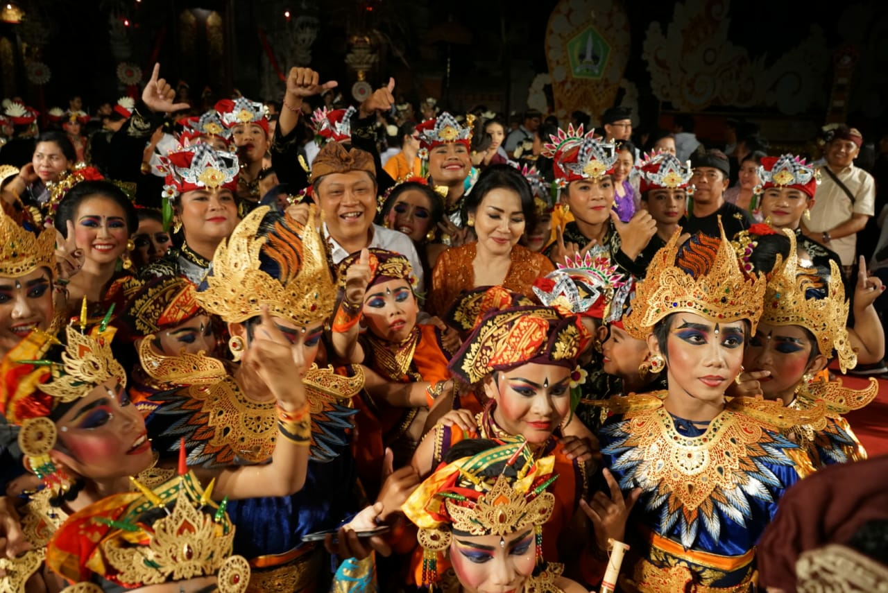 Dokumentasi dari - Sekaa Gong Kebyar Anak-anak Swara Giri Banjar Gunung Pemogan Bius Penonton