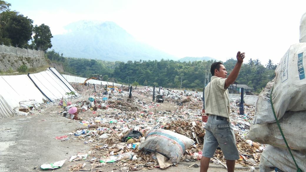 Dokumentasi dari - Pergub Bali 97/2018 Kebijakan Strategis Kurangi Sampah Plastik
