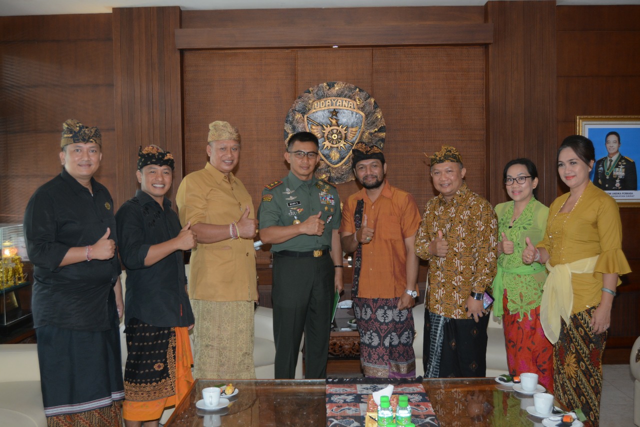 Dokumentasi dari - Pangdam IX/Udayana Dukung Pelaksanaan Gema Perdamaian Tahun 2019