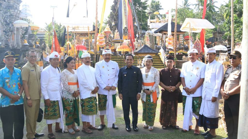 Dokumentasi dari - Bupati Lumajang Beri Perhatian Lebih Kepada Pura Mandara Giri Semeru Agung