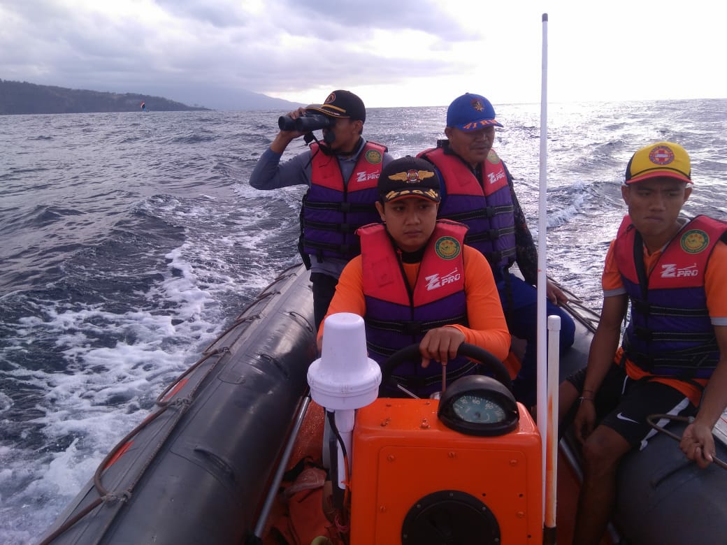 Dokumentasi dari - Semalaman Hanyut di Selat Lombok, Jukung Nelayan Kehabisan Bahan Bakar