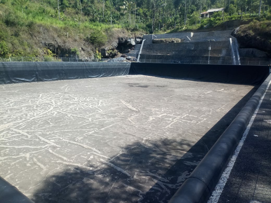 Dokumentasi dari - Embung Datah 1 Bocor Akibat Jatuhnya Bebatuan dari Lereng Gunung Agung