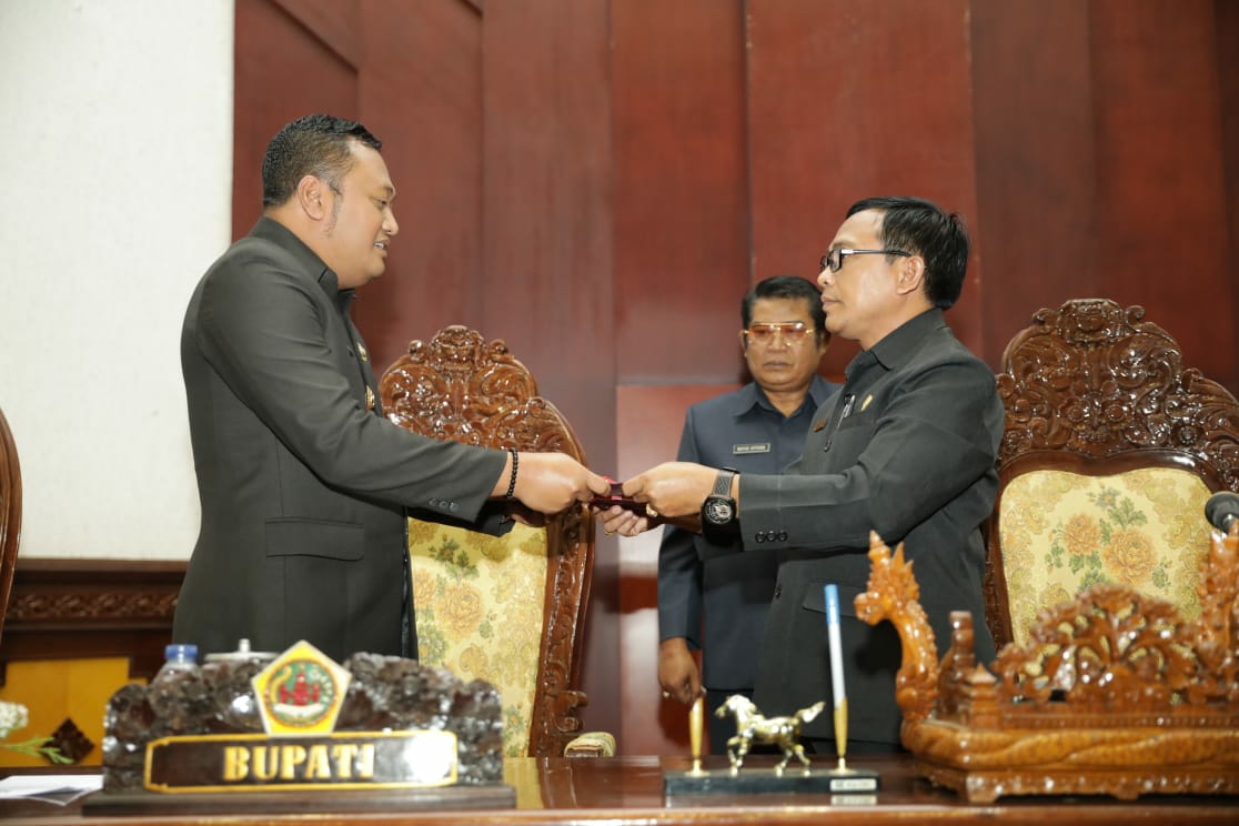 Dokumentasi dari - DPRD Gianyar Tetapkan Dua Ranperda Menjadi Perda