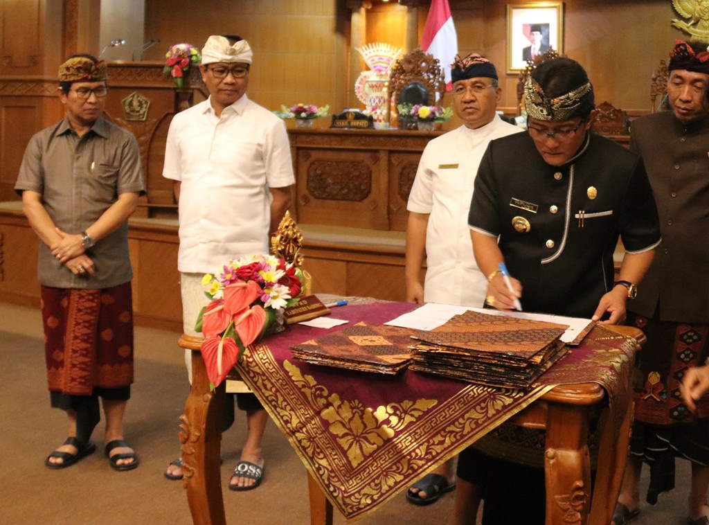 Dokumentasi dari - Dewan dan Pemkab Badung Tetapkan 4 Ranperda dan 4 Dokumen Daerah