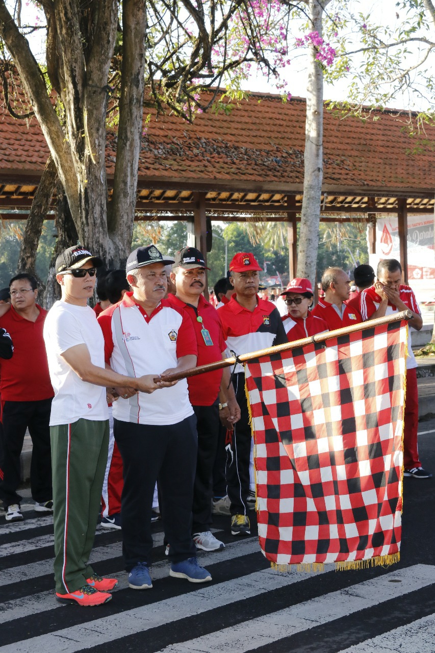 Dokumentasi dari - Peringati HUT RI ke-74, Sekda Bangli Lepas Jalan Santai Bernuansa Merah Putih
