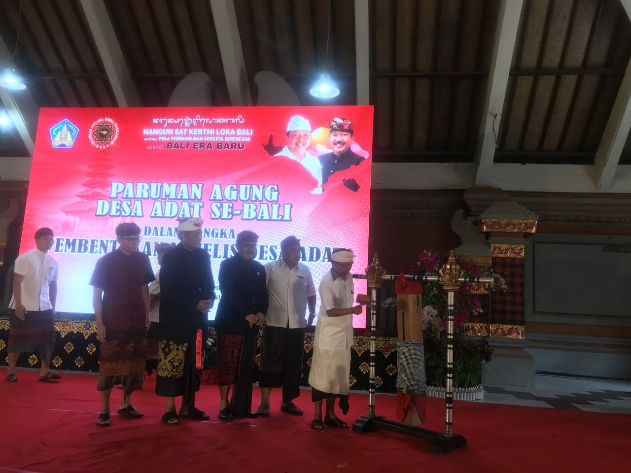 Dokumentasi dari - Perkuat Majelis Desa Adat, Bupati Mahayastra Dukung Langkah Gubernur 