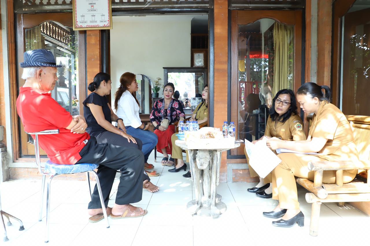 Dokumentasi dari - TP PKK Gianyar Evaluasi Perkembangan Salon Desa